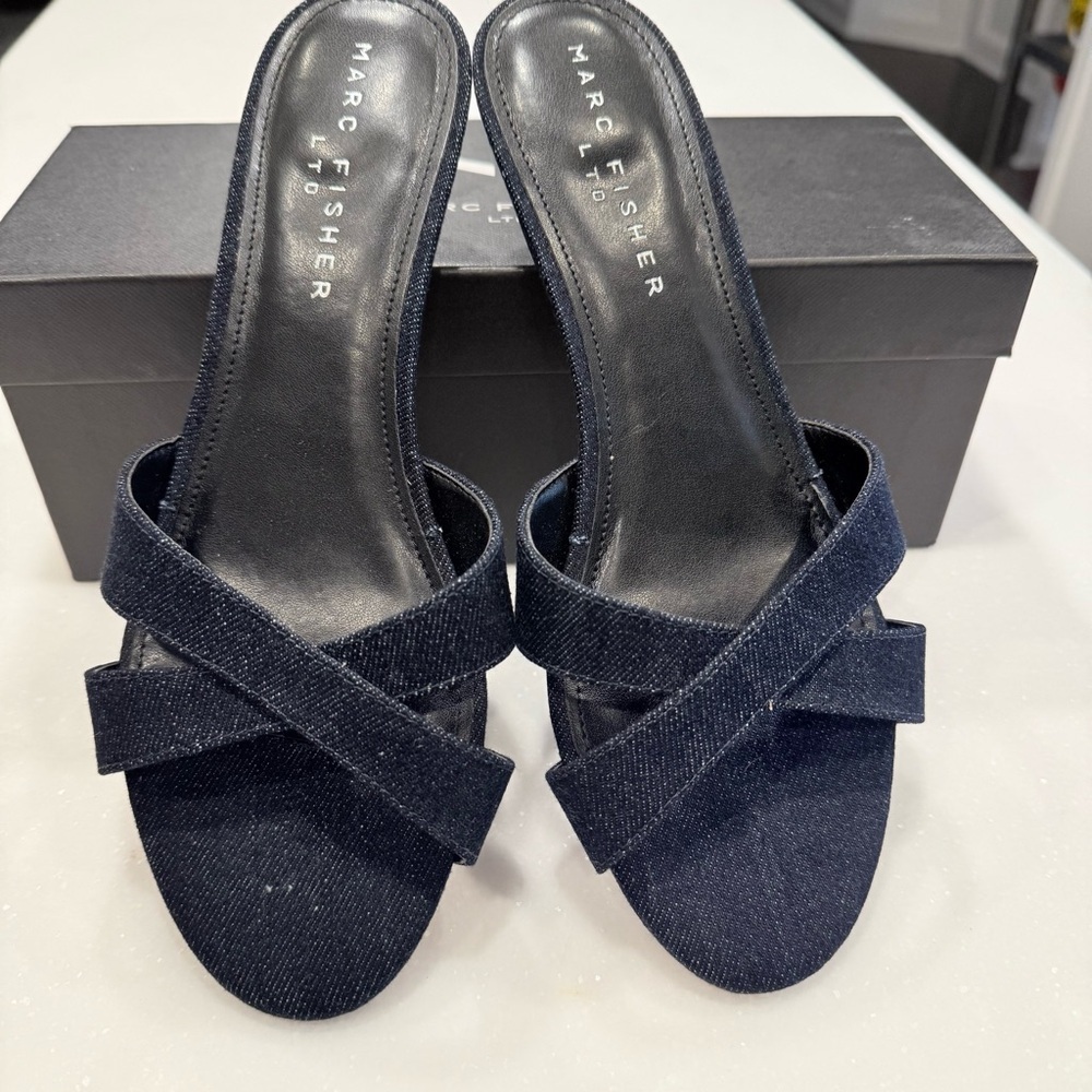 Marc Fisher LTD Women’s Crisscross Dark Blue Denim Kitten Heel Slides Sz 8.5 NEW - Picture 8 of 11